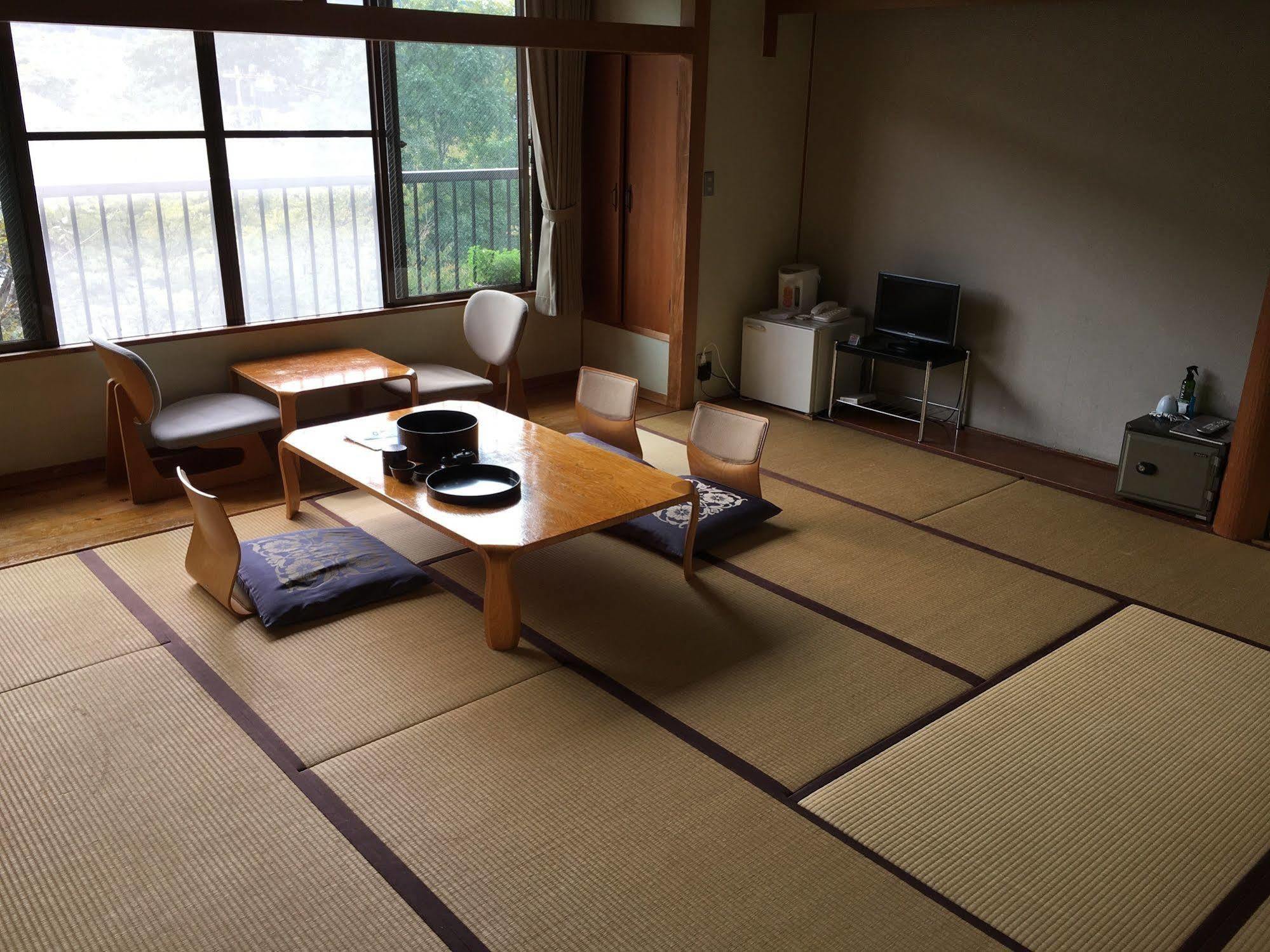Enokiya Ryokan Yufu Exterior foto